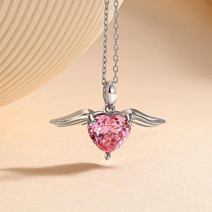 Collar Jeulia Clásico de Plata de Ley con Alas de Ángel y Corazón, con Cadena de Caja Chapada en Rodio - Product Image 3