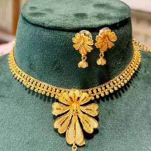 ชุดสร้อยคอทองเหลืองชุบทองและเงินประดับจี้ลายดอกไม้แบบดั้งเดิม พร้อมต่างหูเข้าชุด สำหรับผู้หญิง รุ่นงานแต่งงาน หมายเลข 23141 - Product Image 1