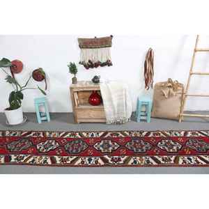 Alfombra Vintage de 2.4x12.5 pies, Alfombra Turca, Alfombra de Lana Roja y Azul Estilo Suroeste - Product Image 1