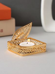 Porte-bougie traditionnel en métal décoratif pour le Ramadan, économique, conçu pour apporter une lumière chaleureuse et une ambiance festive à la maison - Product Image 6