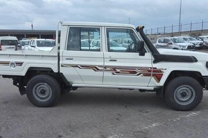 2024 usado para la camioneta Toyota LandCruisers 4x4 a la venta coches usados de la línea de la serie 70 - Product Image 4