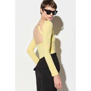 Blusa Casual con Hombros Descubiertos, Logotipo Frontal, Manga Corta y Manga Larga - Product Image 1