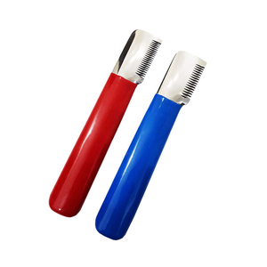 Couteau à dénuder en acier inoxydable pour droitier pour chat Instrument vétérinaire avec poignée en plastique écologique de haute qualité - Product Image 1