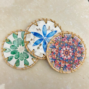 Sous-verres en rotin tissé isolés écologiques de 10 cm sous-verres en coquille peinte pour boissons pour restaurants au Viet Nam - Product Image 1