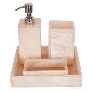 Ensemble d'accessoires de salle de bain élégant en résine Plateau distributeur de savon et plus Ensemble de salle de bain d'hôtels en résine de haute qualité - Product Image 4