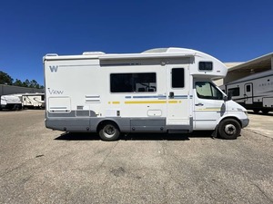 W-i-n-n-e-b-a-g-o View 23H Usado del 2005 - Product Image 2