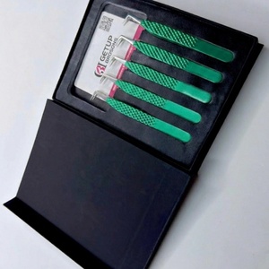 Venta al por Mayor de Pinzas para Extensión de Pestañas GETUP BROSONS IMPEX de Acero Inoxidable Antimagnético con Recubrimiento de Polvo Verde y Punta Plateada con Agarre de Diamante - Product Image 2