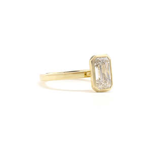 Anillo con Diamante Tallado Esmeralda Pulido de 2 Ct D-F VVS1-VS2, Diamante Cultivado en Laboratorio en Oro Amarillo de 14K/18K, Ideal para Regalos Festivos - Product Image 2