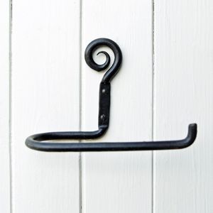 Porte-papier hygiénique en fer de style ferme rustique avec un design fait à la main parfait pour la décoration et l'organisation de la salle de bain - Product Image 4