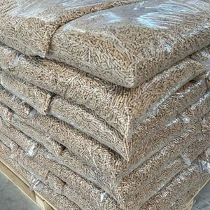 Vente en gros Achetez les meilleures ventes de granulés de bois de pin Briquettes 6mm 15-50kg Sacs de carburant de biomasse écologiques Acheter en ligne des copeaux de bois de chauffage - Product Image 1