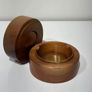 Cendrier en bois portable moderne conçu pour la durabilité et le confort, adapté aux voyages et à l'extérieur - Product Image 3