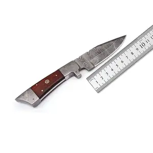 Cuchillo de caza de acero de Damasco hecho a mano personalizado, navaja de afeitar Sharpe con funda de cuero, fácil de llevar, cuchillo de camping duradero