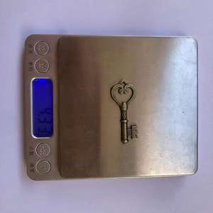 2023 produits populaires bijoux faits à la main pendentif accessoires rétro main grand livre Antique laiton squelette clé - Product Image 6