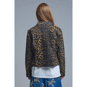 Veste en jean décontractée style streetwear à imprimé léopard avec délavage vieilli, décoration gothique en strass et sequins, détail boutons et ceinture - Product Image 4