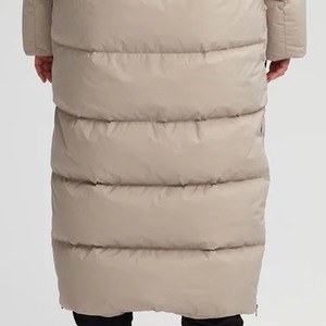 Chaqueta acolchada de poliéster con logotipo de diseño único totalmente personalizable para mujer Chaqueta acolchada de invierno para exteriores Moq bajo - Product Image 6