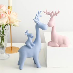 ของตกแต่งโต๊ะรูปกวางเรนเดียร์หลากสีสันน่ารักเน้นการใช้งานที่บ้านขี้เล่นเหมาะสำหรับห้องเด็กโต๊ะวันหยุดหรืองานฉลองเทศกาล - Product Image 2
