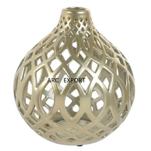 Vase à fleurs en aluminium métallique doré clair de luxe avec motif d'araignée Décoration de table Vase moderne Forme ronde Vases à fleurs pour la maison - Product Image 1