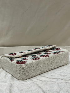 Sac à bandoulière à motif de fraises perlées, entièrement artisanal indien, pour femmes, sac à main de soirée de luxe fait à la main, pochette en perles - Product Image 3