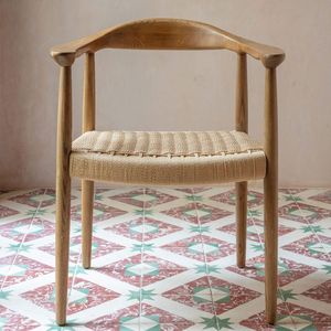 Chaise de salle à manger Mounty avec structure en teck massif et assise en rotin tressé avec finition couleur naturelle pour l'intérieur et l'extérieur. - Product Image 1