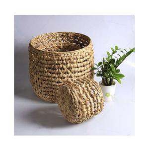 Cesta Redonda de Jacinto de Agua Tejida a Mano, Cesta de Almacenamiento Artesanal para Decoración del Hogar, Hecha en Vietnam, KingCraftViet - Product Image 5
