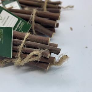 Palillo de madera de manzana vietnamita para mascotas pequeñas, juguete duradero de bambú para masticar conejitos para cobayas y pájaros, hecho para jaulas para mascotas - Product Image 1