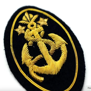 Badges en feutre brodés à la main de luxe en forme d'ancre, qualité supérieure, taille de poche, personnalisables, faits à la main - Product Image 4