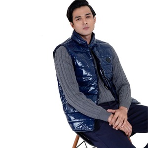 เสื้อแจ็คเก็ตขนเป็ดแขนกุดสำหรับผู้ชายกลางแจ้งมีโลโก้ยาง - Product Image 3