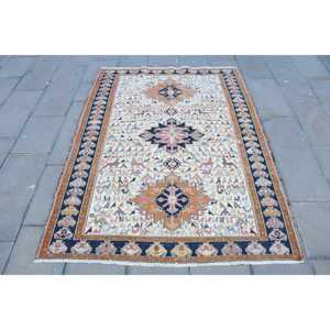 Alfombra Turca Vintage de 4.5x6.3 pies, Alfombra de Lana Azul con Diseño de Patchwork - Product Image 1