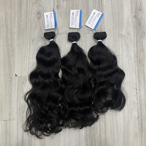 Vente en gros d'extensions de cheveux humains de trame vierge prêts à expédier paquets de cheveux crus ondulés naturels vietnamiens - Product Image 1