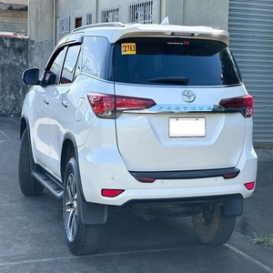 Toyota Fortuner avec conduite à droite en stock Sièges en cuir frais et propres sans accident Livraison rapide Meilleure valeur - Product Image 5