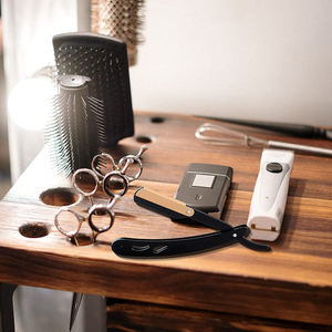 Maquinilla de Afeitar de Seguridad Manual Plegable de 5.5 Pulgadas con Recubrimiento Negro y Funda de Cuero para Afeitar el Bikini - Product Image 6