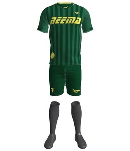 Vêtements de football en polyester 100% de qualité supérieure, personnalisés en gros pour les équipes professionnelles et les athlètes, conçus par Reema Technologies - Product Image 1