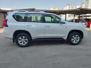 PRADO SUV Usado 2021-2022, Automático, Volante a la Izquierda, Tracción en las Cuatro Ruedas, Asientos de Cuero, Control de Crucero Adaptativo, Neumáticos R21, Interior Claro, Luces LED - Product Image 4