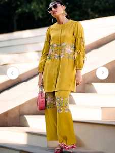 Ensemble de cordon jaune élégant brodé en pur coton de créateur dernier cri - Product Image 2