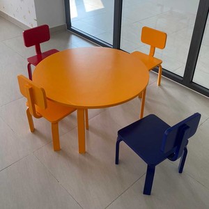 Juego de Mesa y Sillas de Jardín de Infancia de Diseño Moderno KGD013, 1 Mesa Redonda de Madera Maciza, 4 Sillas de Madera de Caucho, Muebles Escolares para Niños - Product Image 6