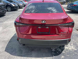 IS 300 d'occasion 2023, faible kilométrage, transmission automatique, sièges en cuir, tout en parfait état, prêt à être expédié. - Product Image 5