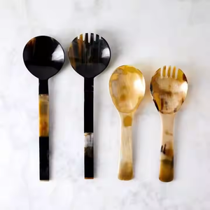 Cuillère en corne et fourchette Cuillère faite à la main à partir d'eau naturelle Cuillère en corne de buffle Décoration intérieure par l'artisanat en croissant - Product Image 1