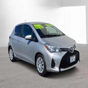 Toyota Yaris Hatchback 2015 d'occasion, boîte automatique, sièges en cuir, intérieur foncé, taille des pneus R16, conduite à gauche - Product Image 1