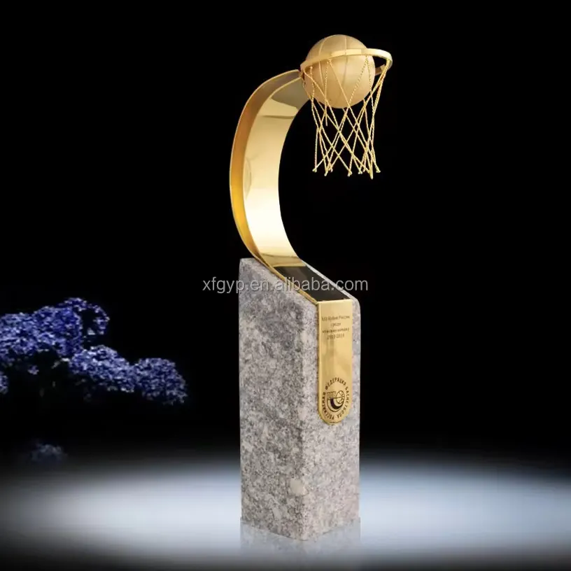 Kehormatan dari logam penjualan terlaris disesuaikan olahraga ukiran piala kristal Penghargaan piala kristal dengan logam basket terstruktur patung