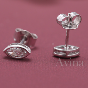 Boucles d'oreilles clous en diamant de laboratoire certifié IGI, taille marquise, serties clos en or 18 carats, style minimaliste, cadeau idéal pour mariage et anniversaire - Product Image 4