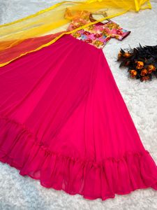 インドのパキスタン民族の結婚披露宴は、女性のための一致するデュパッタとシルク生地フローラルプリントロングアナルカリガウンを着用しますオンライン - Product Image 4