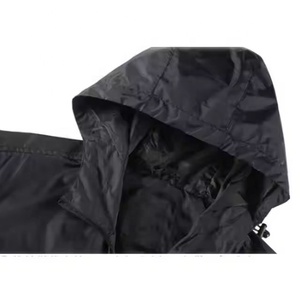Chaqueta Cortavientos con Capucha y Cierre Negro Personalizada para Hombre, Talla Grande, Transpirable, Ligera, Decoración Lisa con Peluche para la Temporada de Verano - Product Image 2