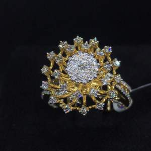 Exquisito Anillo de Oro Amarillo de 14K Inspirado en un Girasol, Claridad SI, 1.27 TCW, Diamantes de Corte Brillante Redondo, Estilo Hip-Hop - Product Image 1