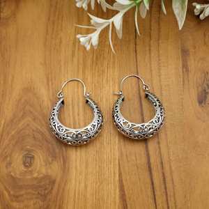 Boucles d'oreilles en laiton complexes, créoles Bali en argent doré antique, bijoux bohèmes ethniques, boucles d'oreilles de tous les jours - Product Image 1