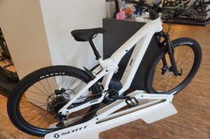 Achetez avec Nous Original 2025-2026 CONTESSA STRIKE ERide 910 EVO-VTT électrique pour femme prêt à être expédié dans le monde entier - Product Image 3