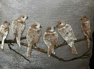 Robe maxi en coton de luxe faite à la main à taille empire, été, perlée, pailletée, fil teint, lurex, col en V, détail en dentelle et pompon, modeste - Product Image 3