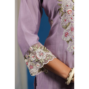 Conjunto de Kurta, Pantalón y Dupatta Lila para Mujer Falsafa Amira - Product Image 4