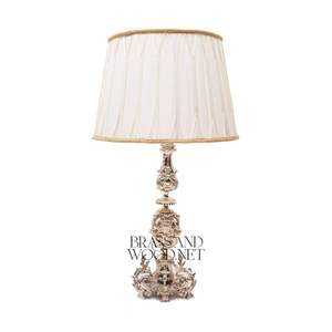 Lampe de table de luxe en laiton argenté avec abat-jour en tissu plissé Orné à la main Accent d'éclairage décoratif classique - Product Image 1