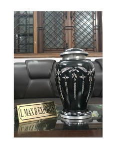 Urna de metal de aluminio hecha a mano, diseño de mariposa elegante, contenedor de cenizas para adultos con acabado a mano personalizado, suministros funerarios del fabricante - Product Image 2