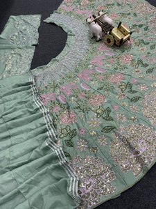 Magnifique Lehenga Choli Avec Broderie Paillettes Travail Lehenga - Product Image 4